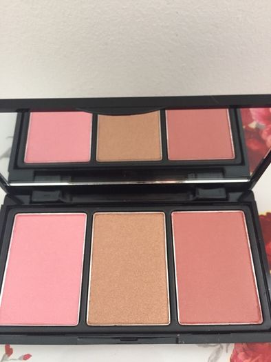 Elizabeth Arden highlighter and 2 blush palette  New