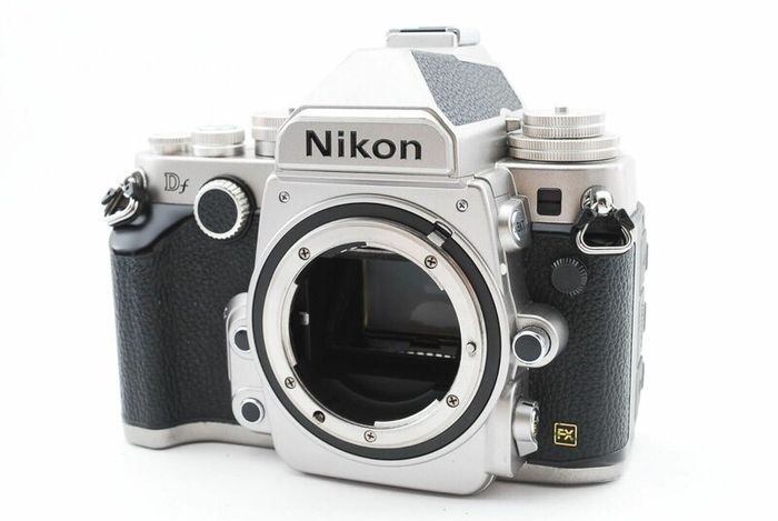 Nikon Df Fx Silver 16.2mp Digital SLR Body + Nikon 85mm f1.8 D lens