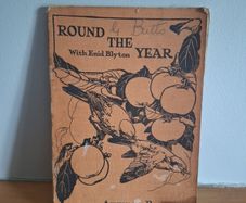 Round The Year Autumn Book