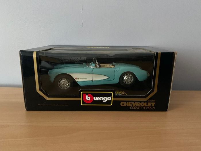 Chevrolet Corvette 1957 1/18 Burago Model Car