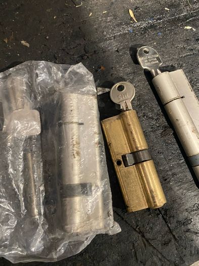 House Door lock & Keys x 4