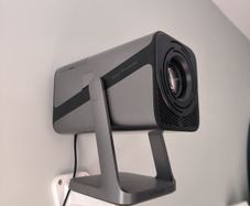 iWimius Projector with Pull Down Screen