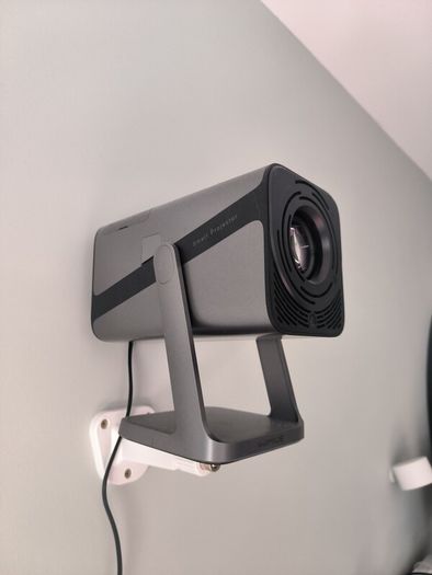 iWimius Projector with Pull Down Screen