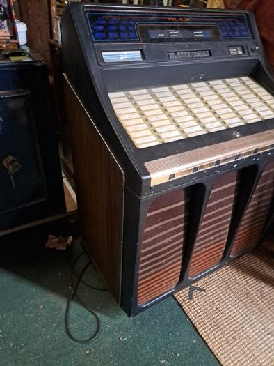 Vintage Rock Ola Juke Box
