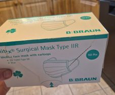 Medical face mask