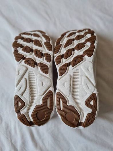 Hoka clifton 9 white Size 10 eu 44.5 in excellent condition