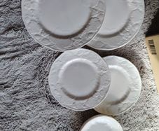 Wedgwood Strawberry & Vine Plates & bowls