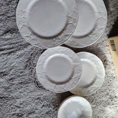 Wedgwood Strawberry & Vine Plates & bowls