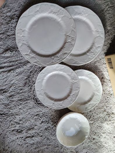 Wedgwood Strawberry & Vine Plates & bowls