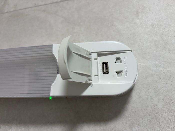 Ansell 8W LED Bathroom Shaver Light with USB (3 units available)