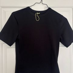 H&M black gym top size S with Drymove