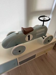 Magni Classic Racer Ride-On Car