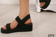 Ladies Sandals.  Very light Size 5-6