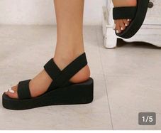 Ladies Sandals.  Very light Size 5-6