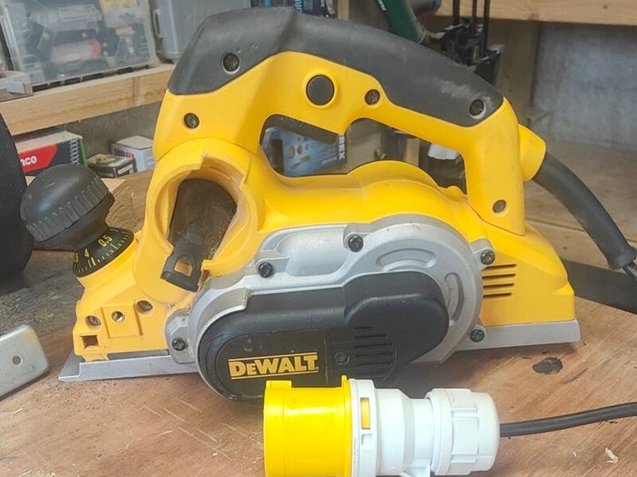 DeWalt 110v D26500 Planer
