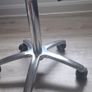 Salon chair saddle stool white Image 6