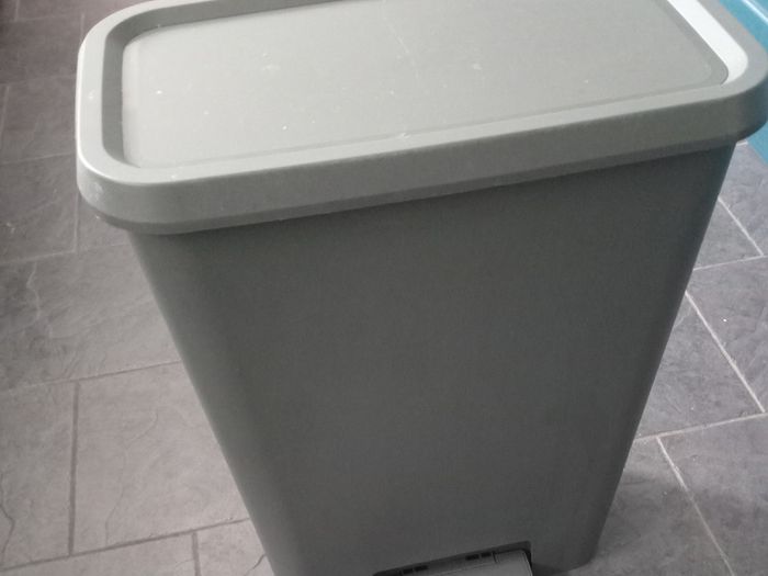 Kitchen bin
