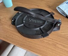 Tortilla press