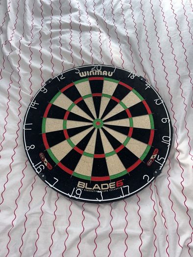 Blade 6 Dartboard, stand, surround and light