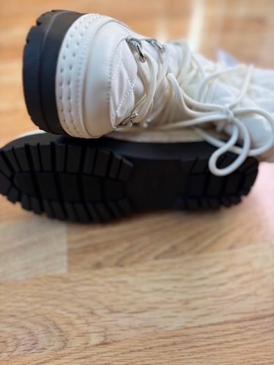 Insulated winter boots