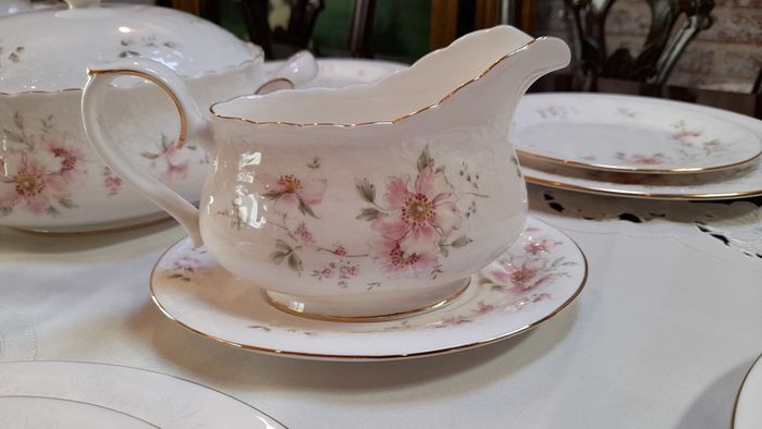Royal Albert "For all seasons " dinner set