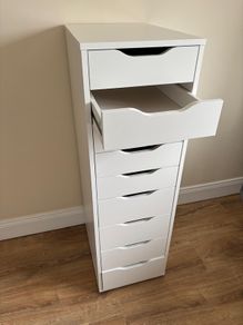 Chest of nine drawers