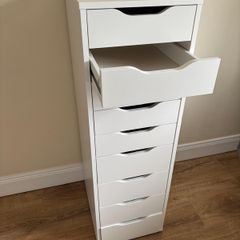 Chest of nine drawers