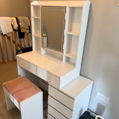 makeup hollywood table