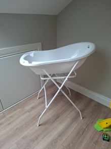baby bath and stand