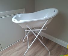 baby bath and stand