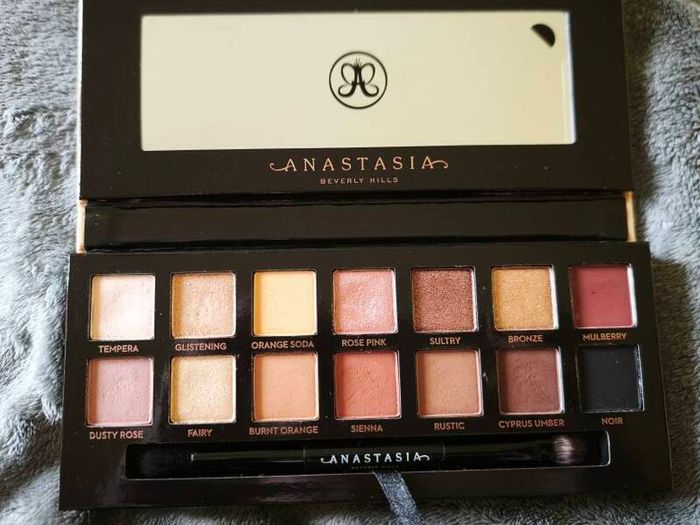 Anastasia Beverly Hills Soft Glam Eyeshadow Palette