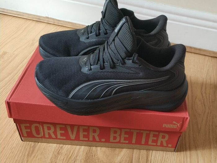 Puma womens runners New!