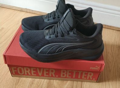 Puma womens runners New!