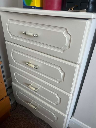 Chest of drawers