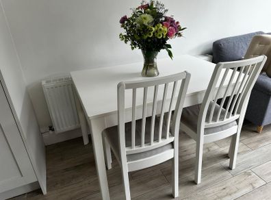 Table & Chairs