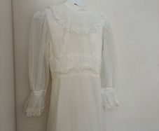 Beautiful Vintage 1970s Edwardian-Style Wedding Dress (Gunne Sax Aesthetic)