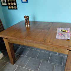Kitchen table extendable and 4 chairs