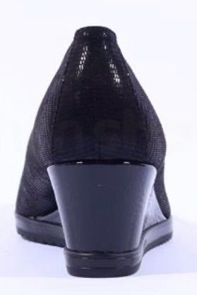New wedge shoes, size 7