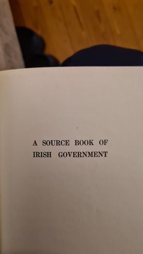 A Source Book Of Irish Government. By Basil Chubb. Published By Institute Of Public Administration. 1964. Hardback In Good Condition. 32.