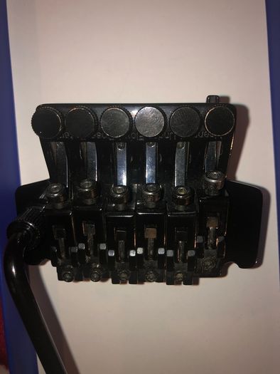Floyd Rose tremolo double locking system