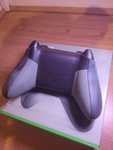 Xbox Ncturnal vapor special edition controller.