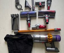 Dyson V15