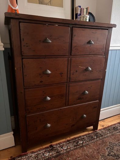 chest of drawers