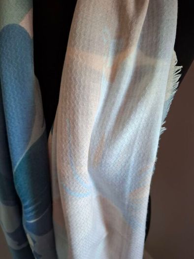 Gallery scarf