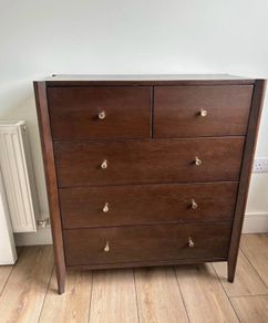 chest of drawers