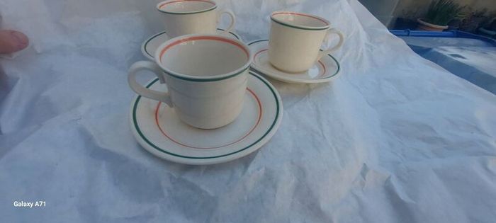 Arklow brendan erin stone design 3 x cups and Saucers,vintage collectors items ,buyer collects or pays postage thank you, see pictures for condition, sold as seen.