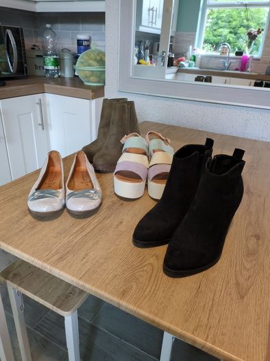 Size 5 women's mixed shoes