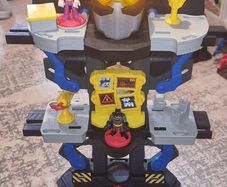 Fisher-Price Imaginext DC Super Friends Transforming Batcave