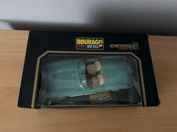 1/18 Burago Model Car Chevrolet Corvette 1957