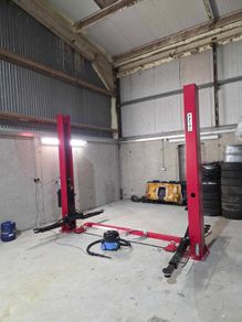 Brand new 2 post 4 ton car/van lift